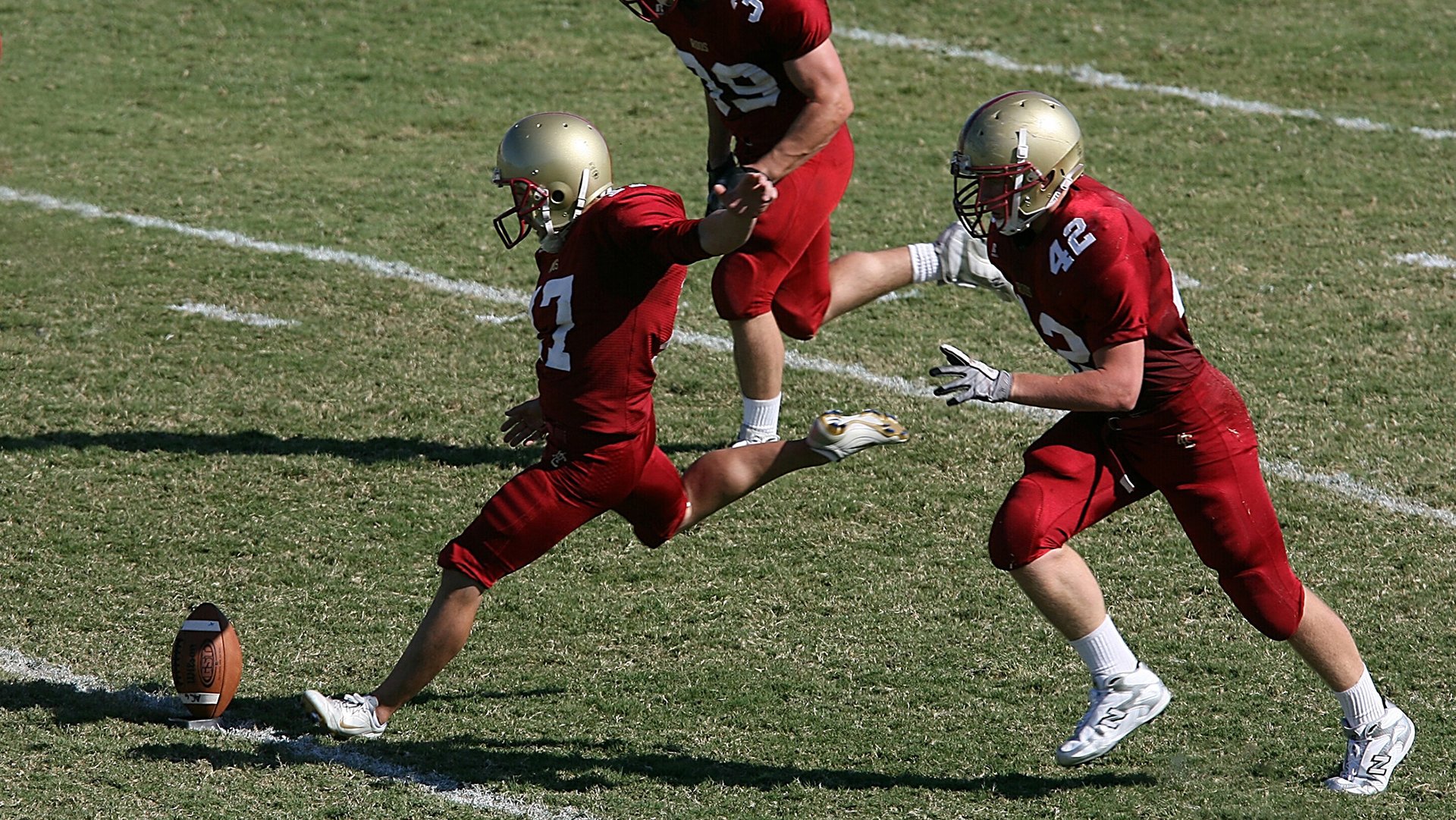 各地青少年足球锦标赛涌现潜力新星备受关注，全国青少年足球选拔赛
