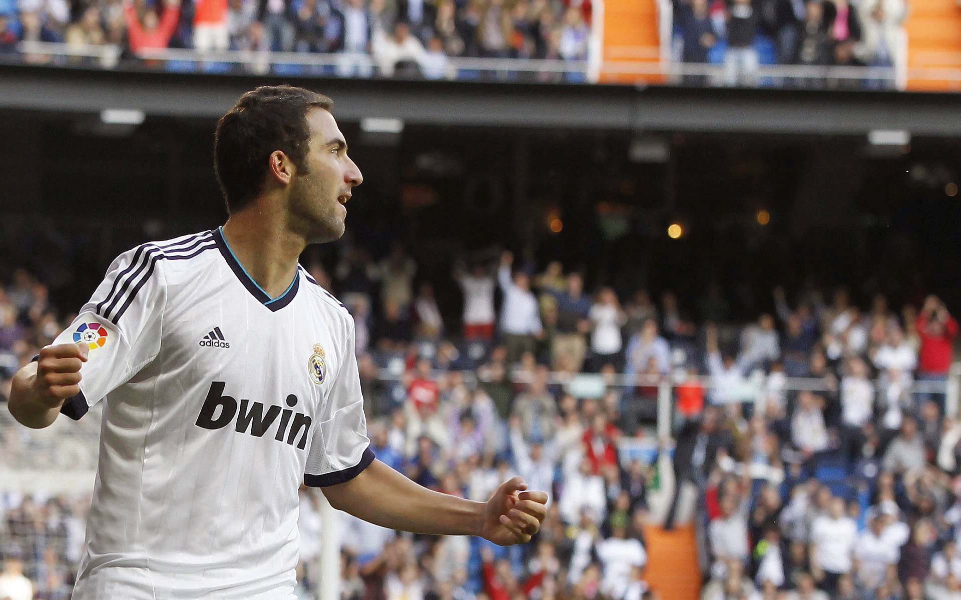 火箭连续抢断打出节奏成功限制对方传导球,火箭终止连败